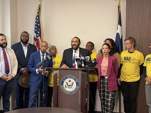 Congressman Al Green stands with Congressman Sylvester Turner (TX-18), Texas Housers and community leaders, to addressed the racial discrimination in the Texas General Land Office’s (GLO) handling of Hurricane Harvey recovery funds.
