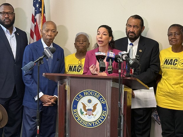 Julia Orduna, Southeast Texas Regional Director at Texas Housers, alongside Congressman Al Green and Congressman Sylvester Turner (TX-18), stand with Texas Housers and community leaders, to address the racial discrimination in the Texas General Land Office’s (GLO) handling of Hurricane Harvey recovery funds.