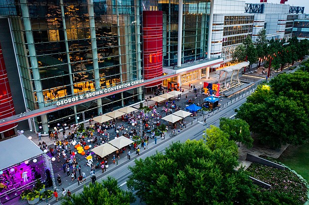 EOY 2025 Party on the Plaza 7