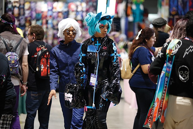 VCU students Lyrik and Taniya explore GalaxyCon.