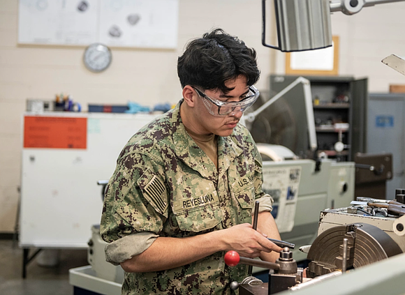 In the heart of the U.S. Navy's Surface Warfare Engineering School Command at Great Lakes, one Houston native is turning …
