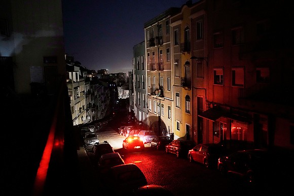 Luis Ibáñez Jiménez was driving on a highway in east Madrid when Spain lost power. “Suddenly, there were no traffic …