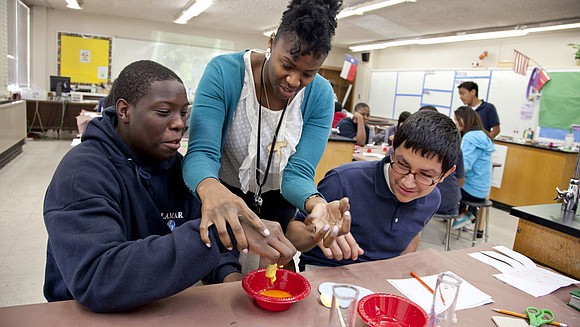 In a powerful demonstration of collaboration and community-driven progress, Teach For America (TFA) Houston and EMERGE celebrated the opening of …