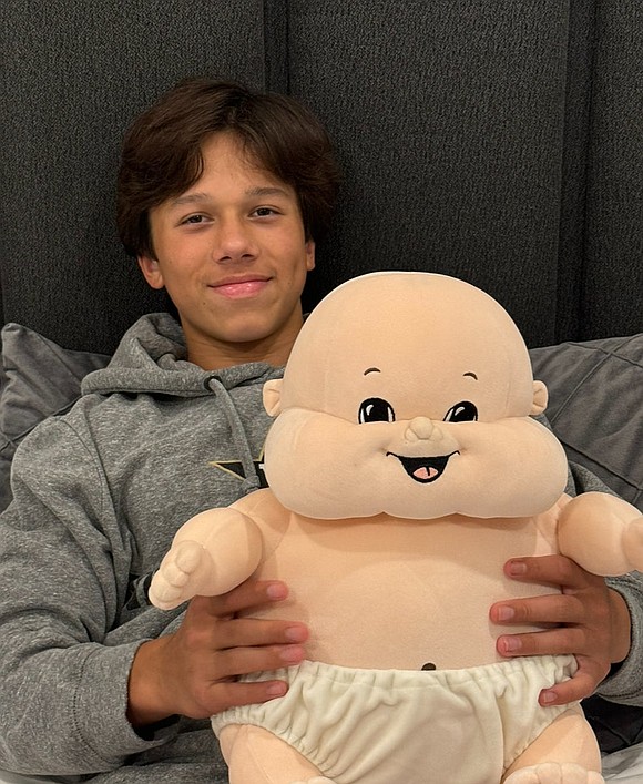 Houston's entrepreneurial spirit just got a little sweeter—and a lot more huggable. Fourteen-year-old Colton Cyr, a rising teen business mogul …