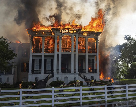 After a fire engulfed a mansion at Louisiana’s Nottoway Plantation, one of the largest remaining pre-Civil War houses in the … After a fire engulfed a mansion at Louisiana’s Nottoway Plantation, one of the largest remaining pre-Civil War houses in the …