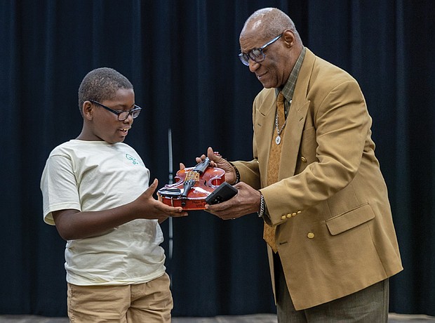 Jer’Miah Bing and two fellow Music Orchard Richmond and Peter Paul RVA musicians received free violins from 725 Arts and Culture’s Trumpeting for the Arts at the concert.