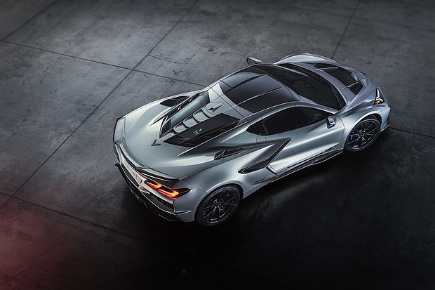 Rear overhead view of Corvette ZR1X in Blade Silver Metallic. Preproduction model shown, actual production model may vary.