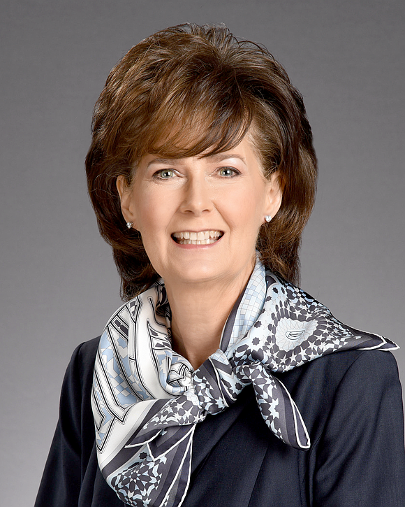 In a trailblazing victory that blends history with hope, Carol McCutcheon has been sworn in as the first woman Mayor …