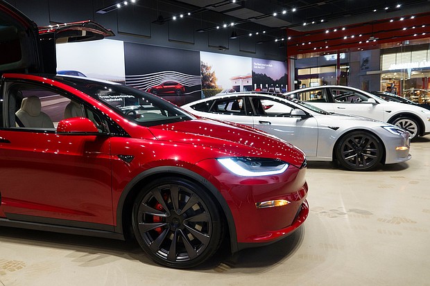 Elon Musk's Tesla reports record plunge in sales in last quarter.
Source:	CNN, TESLA