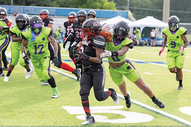 Shawnisa Estep (5) of Richmond’s Black Widows breaks through defenders during a playoff matchup against the Upstate New York Lady Predators on Saturday, June 28. The Black Widows dominated in a 27-0 shutout to clinch a spot in the conference championship as they continue their run toward a national title. The team will host the SemiFinals on July 12.