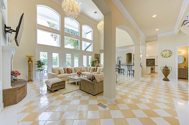 Venue entrance before the renovation

(Photo: Waverly Manor)