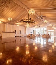 Estate Residence living room before the renovation

(Photo: Waverly Manor)