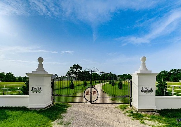 Waverly Manor’s newly renovated Estate Residence sleeps up to 19 guests.