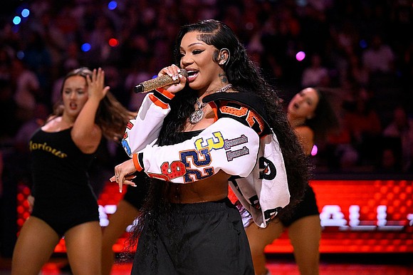 Grammy-nominated recording artist GloRilla faces felony drug charges after police responded to her Georgia home following a separate report of …