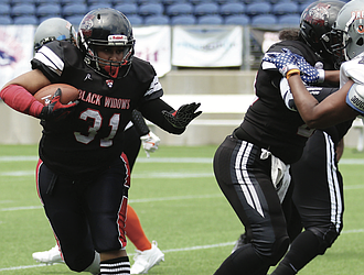 Ja’Mesha “Jam” Worthington (31) of Richmond’s undefeated Black Widows women’s tackle football team runs the ball during the national championship game against the Oklahoma Rage on Saturday, July 26.