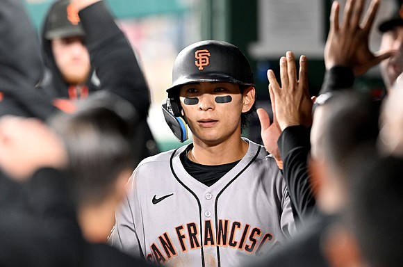 San Francisco Giants center fielder Jung Hoo Lee made an unbelievable catch during Sunday’s win over the Tampa Bay Rays …