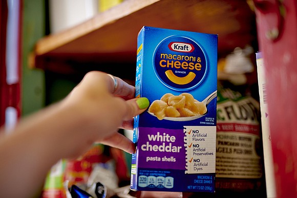 Kraft Heinz, the gigantic packaged foods business, is splitting into two separate publicly traded businesses, the company announced Tuesday, the …