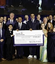 (center) José Muñoz, president and CEO, Hyundai Motor Company; (center right) Randy Parker, president and CEO, Hyundai Motor North America; (center left) Kevin Reilly, vice chair, Hyundai Hope on Wheels; Hyundai Hope on Wheels board of directors, national youth ambassadors, and grant recipients at Washington National Cathedral in Washington, D.C., on Sept. 3, 2025 (Photo/Hyundai)
