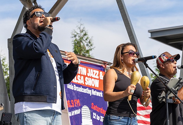 Carlos Xavier (L) and Vivian Mojica perform with La Mafia del Guaguanco.