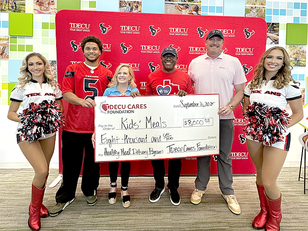 (L to R) - Texans Safety Jalen Pitre, Kids’ Meals CEO Beth Braniff Harp, TDECU President and CEO Isaac Johnson, TDECU Chief Growth Officer Josh Brian