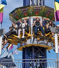State of fun The State Fair of Virginia returned to The Meadow Event Park in Doswell last weekend,drawing crowds from across the Commonwealth and beyond. Fairgoers packed the midway, sampling food from vendors, testing their luck at carnival games and taking in the rides. The fair, which opened Sept. 26, continues through Oct. 5. Riders plummet from the Super Shot as thousands from across Virginia and elsewhere
gather at the State Fair of Virginia in Doswell for food, games and thrilling rides.