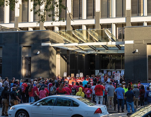 Dozens of educators, local lawmakers and community members rally to urge the Richmond School Board to reject a collective bargaining proposal. (Julianne Tripp Hillian/Richmond Free Press)
