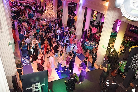 Children’s Museum Houston threw it back to the 90s for its “Prom Night: Party Like It’s 1999” gala — and …
