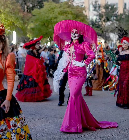 Houston lights up with color, music, and remembrance as the 5th Annual Día de los Muertos Parade & Festival returns … Houston lights up with color, music, and remembrance as the 5th Annual Día de los Muertos Parade & Festival returns …