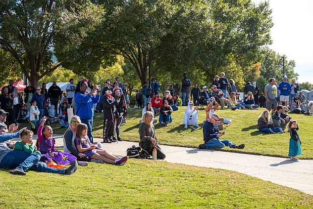Fall Festivities in full swing at Midtown Green-Hundreds of area residents embraced the fall spirit at the Scott’s Addition Pumpkin Festival on Saturday, Oct. 25. Held from noon to 6 p.m. at Midtown Green, the free, family-friendly event featured live music, more than 70 food trucks, a kids zone and a costume contest for kids, pets and adults. Attendees enjoyed local cuisine, beverages and entertainment throughout the afternoon. The event was organized by Three One One Productions and benefited NextUp RVA, a nonprofit that supports youth development through after-school programs. (Sandra Sellars/Richmond Free Press)