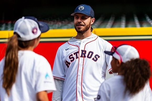 More than 100 young athletes from across Houston hit the field for the Big League Experience Youth Baseball Clinic, hosted … More than 100 young athletes from across Houston hit the field for the Big League Experience Youth Baseball Clinic, hosted …