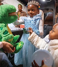Tricks, treats and togetherness-Families flocked to the Science Museum of Virginia on Halloween for U.S. Rep. Jennifer McClellan’s annual Community Harvest Festival. Aniyah Ruffin, 5, and her sister Miciyah Ruffin, 2,
learn about healthy dental practices from Virginia
Commonwealth University dental students. The event, held Friday evening, offered Richmond-area children a safe space to trick-or-treat, enjoy museum exhibits and connect with community resources. Guests explored hands-on experiences in the museum’s Speed, Boost and The Power of Poison exhibits, along with its Animal, Art and Eco Labs. Halloween laser shows and live science demos added to the night’s festivities. (Julianne Tripp Hillian/Richmond Free Press)