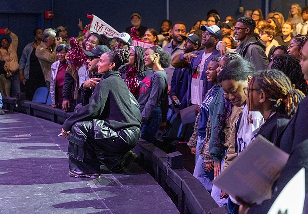 Alicia Keys and Swizz Beatz showcase culture and art-Alicia Keys and Swizz Beatz were welcomed by cheering Richmond-area high school and
college students during a pep rally for the “Giants” exhibition at the Virginia Museum of Fine Arts on Wednesday, Nov. 19. The couple were greeted to the stage by the All-City RPS Drum Line and answered questions about their careers as musical artists. (Julianne Tripp Hillian/Richmond Free Press)