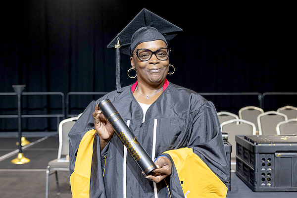 Roshell Brisby - Global Online and Reconnect Scholarship recipient