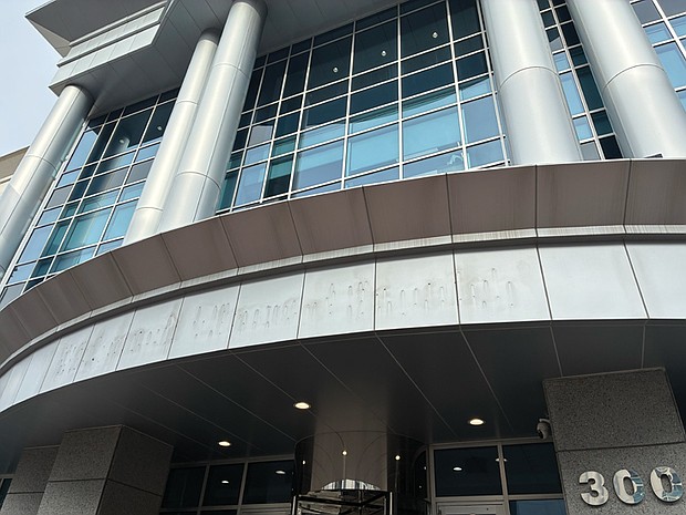 Cityscape Slices of life and scenes in Richmond-The City of Richmond’s Department of Social Services has officially moved into the former Richmond Times-Dispatch building at 300 E. Franklin St., a downtown landmark the newspaper vacated in early 2024. The large Times-Dispatch sign was removed this month, but the shadow of the letters still marks the building’s facade, a subtle reminder of its former occupant. The new DSS location formally opens Jan. 14. Residents seeking assistance this week have been asked to visit the city’s South Richmond offices at 4100 Hull
St. The building began its transition to social services offices in 2024, following the newspaper’s move to its printing facility in Hanover County. (photo by Craig Belcher/Richmond Free Press)