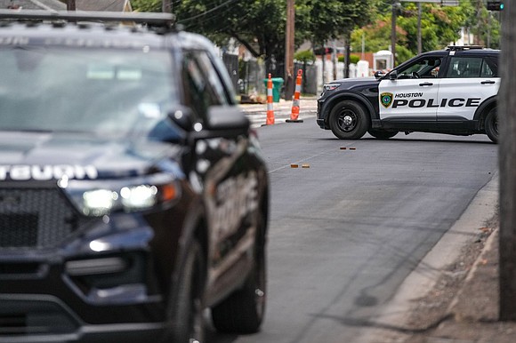 An ICE officer fatally shot a Mexican national during an attempted arrest in Houston, prompting federal investigations and renewed calls …