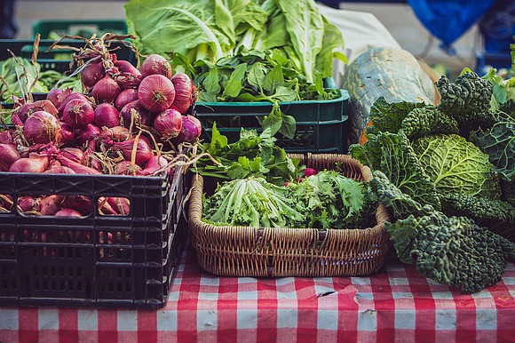 A growing Cyclospora outbreak has sickened thousands across the U.S., prompting health experts to urge extra caution with fresh produce. …