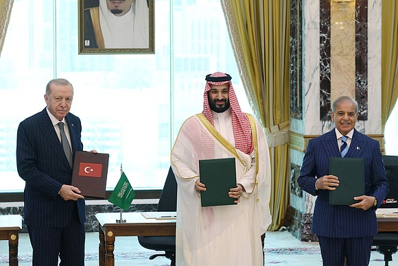 Saudi Arabia has signed a trilateral defense pact with Pakistan and Turkey, creating a collective-security alliance aimed at strengthening regional …