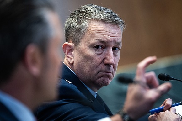 Trump’s top general is privately pushing for an off-ramp from the Iran war, warning that escalating airstrikes could backfire and …