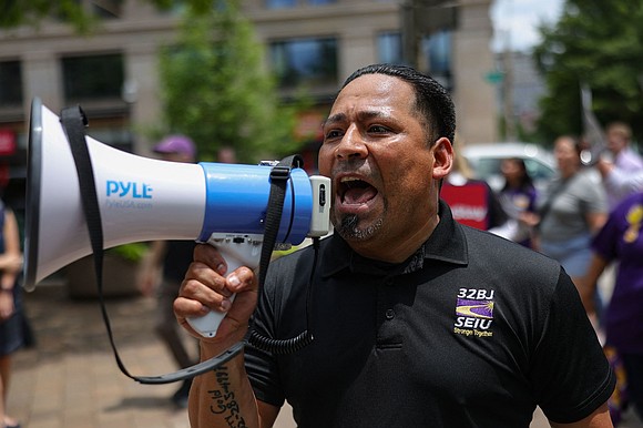 After decades of building lives in the U.S., thousands of Salvadorans are facing an agonizing wait as uncertainty over TPS …