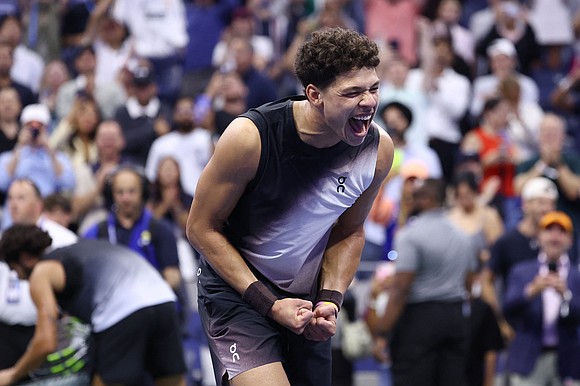 Ben Shelton battled until 3:33 a.m. to stun Carlos Alcaraz in a five-set thriller, sending an American into the US …