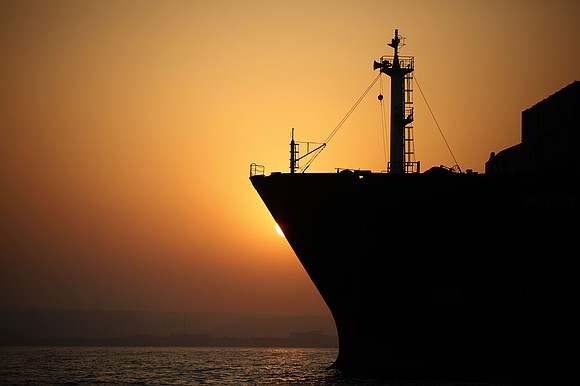 Iran says it is awaiting a definitive US response to its proposal to reopen the Strait of Hormuz, as Trump …