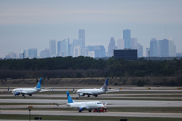 A United Airlines regional jet carrying 72 people made an emergency return to Houston after its cockpit windshield shattered shortly …