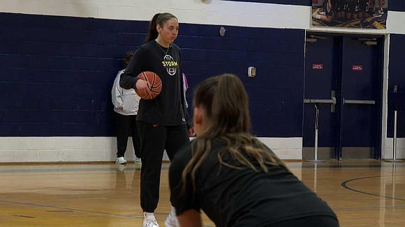 WNBA star Mackenzie Holmes returned to Maine to inspire the next generation of basketball players, sharing her journey from small-town …