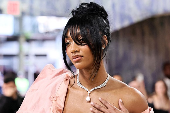 Angel Reese is dominating the WNBA Finals while making a bold statement about beauty, confidence and Black femininity—proving her signature …