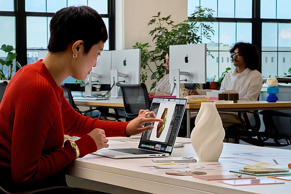 Apple once dismissed touchscreen laptops—but now it’s making a bold move with its first touch-enabled MacBook Pro, betting that a … Apple once dismissed touchscreen laptops—but now it’s making a bold move with its first touch-enabled MacBook Pro, betting that a …