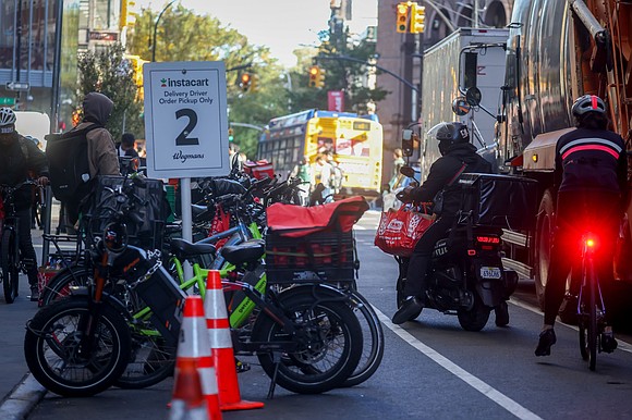 DoorDash’s $17 billion deal to buy Instacart could reshape grocery delivery, intensify competition and spark a major fight over market … DoorDash’s $17 billion deal to buy Instacart could reshape grocery delivery, intensify competition and spark a major fight over market …